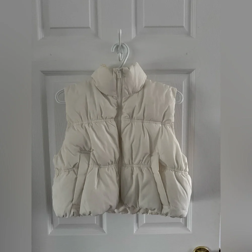 H&M PUFFER VEST LIGHT BEIGE CROPPED SIZE SMALL - Picture 5 of 11